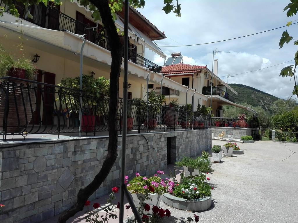 Toulatos Pantelis Apartment Pouláta Екстериор снимка