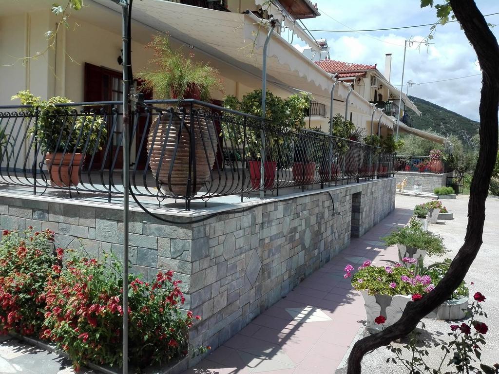 Toulatos Pantelis Apartment Pouláta Екстериор снимка