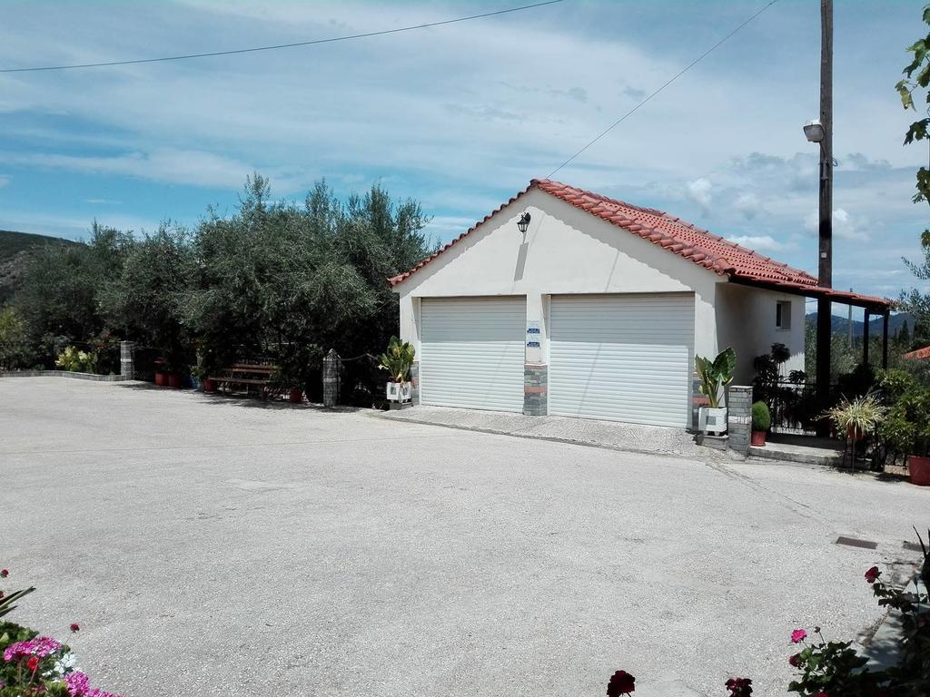 Toulatos Pantelis Apartment Pouláta Екстериор снимка