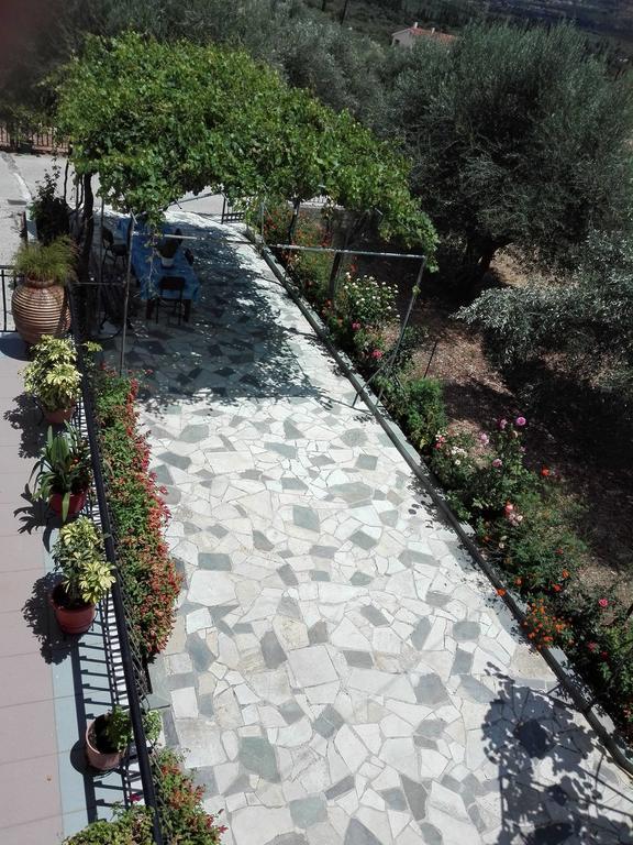 Toulatos Pantelis Apartment Pouláta Екстериор снимка