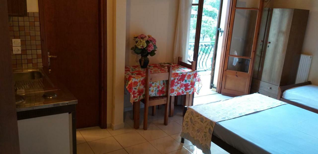 Toulatos Pantelis Apartment Pouláta Екстериор снимка
